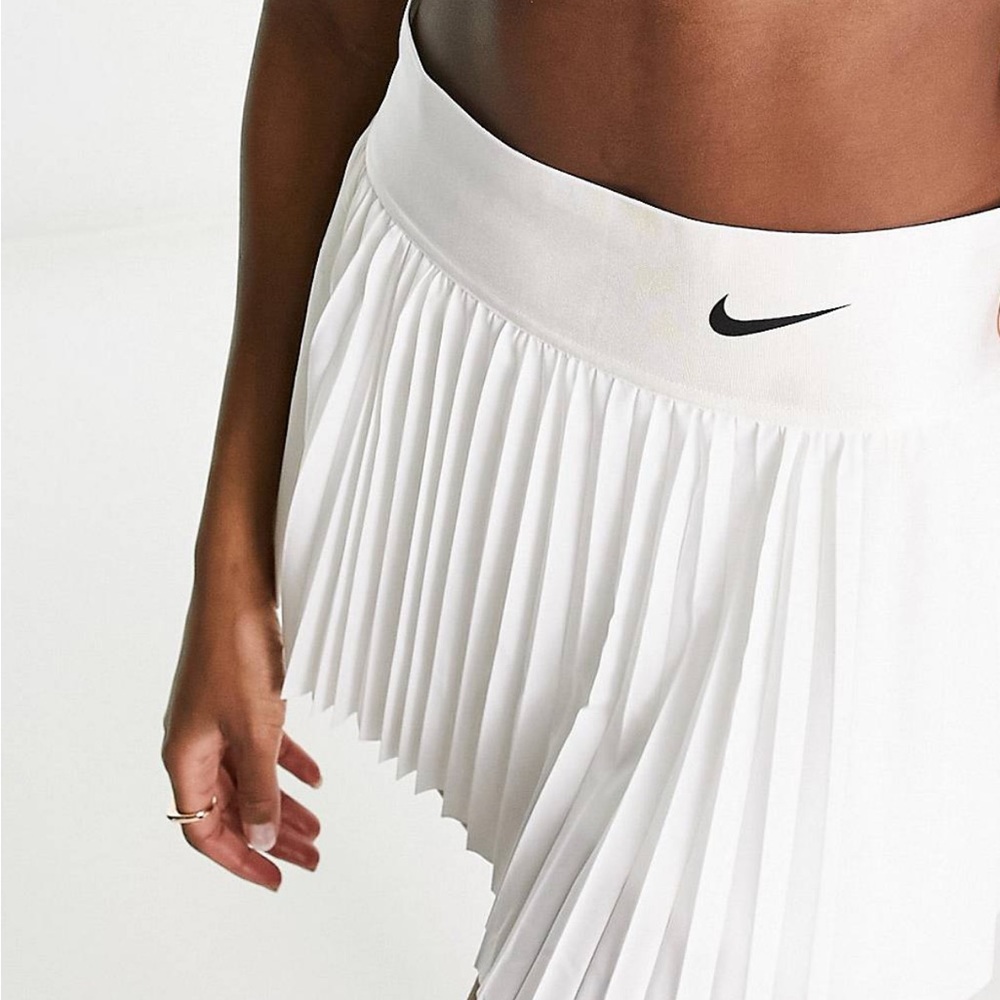 NWT Nike Court Dri-FIT Advantage White Pleated Tennis Skirt
